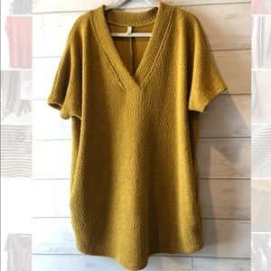 Piper & Scoot Vneck sweater in mustard by Wishlist